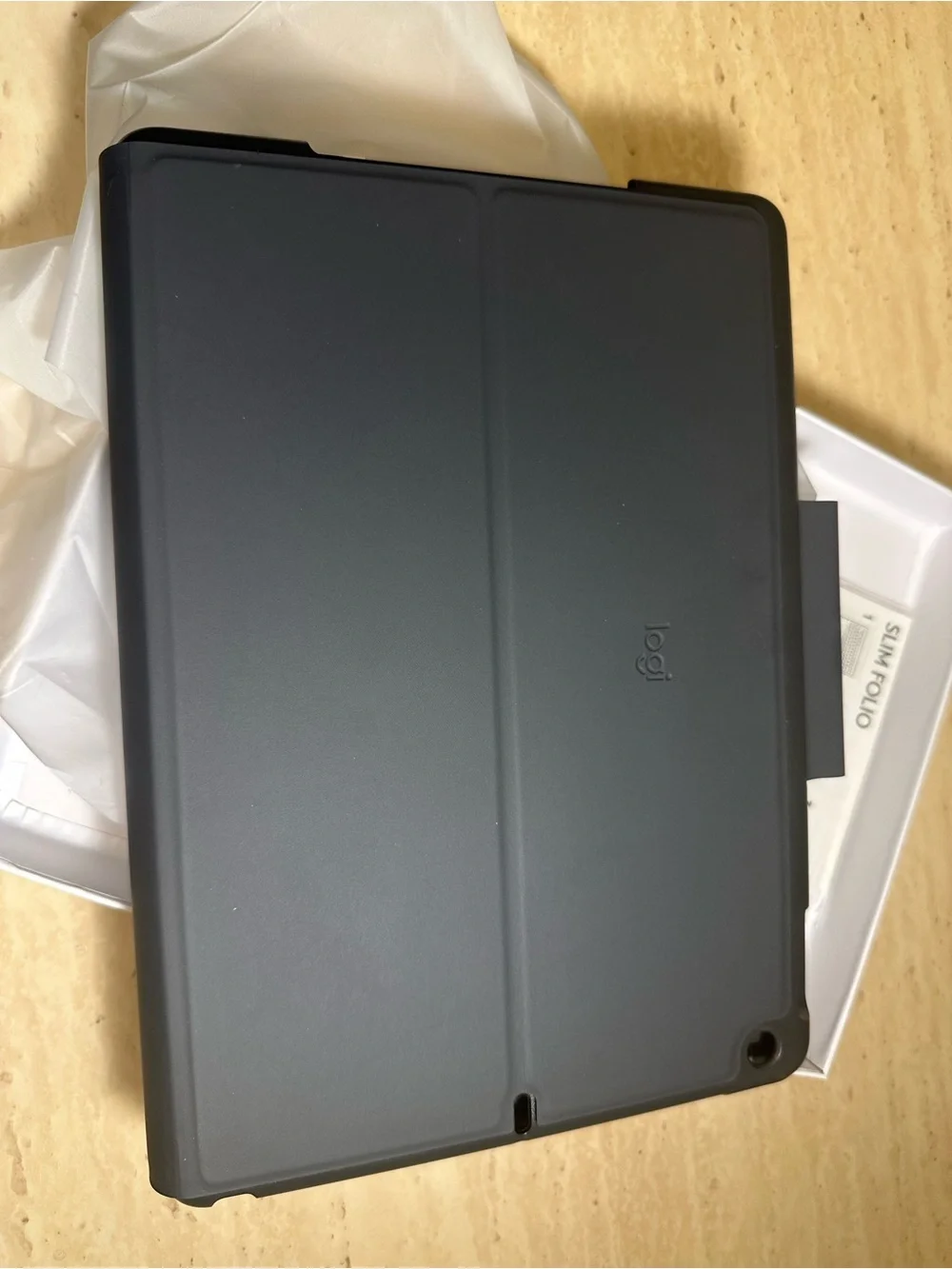 Logitech Slim Folio Keyboard Case for iPad 7th, 8th & 9th Gen (920-009473) NEW